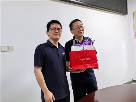 致敬韶華，感恩同行 