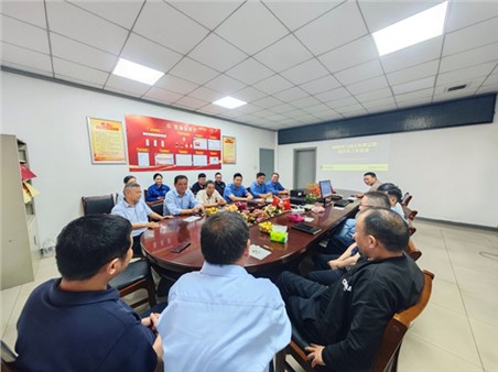 致敬奉獻(xiàn)歲月，溫情送別故人